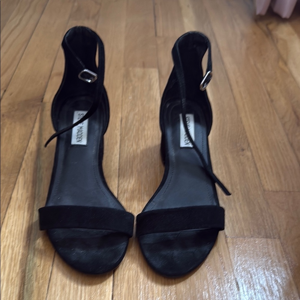Steve Madden Black Heels Elegant Minimalist Design